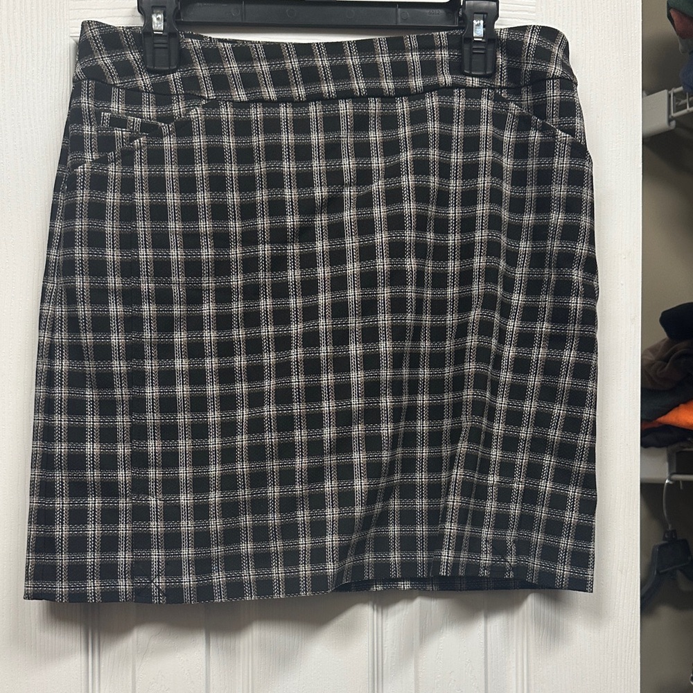 Classic Black and White Plaid Skirt